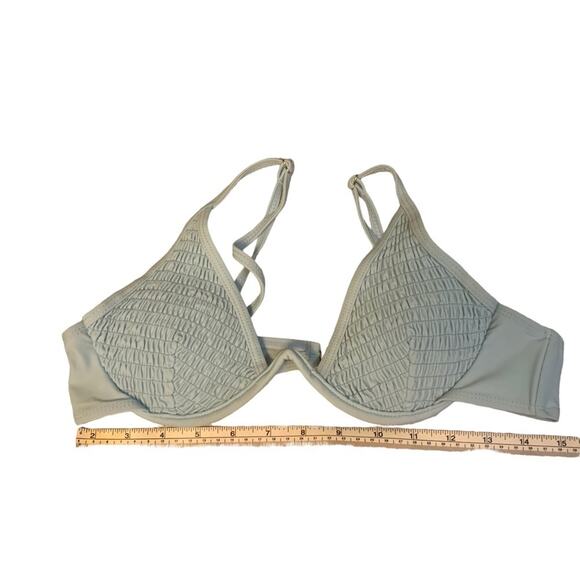 Vintage Baby Blue Smocked Wired V Cut Bikini Top with Metal Clasp Size Small - Picture 4 of 8